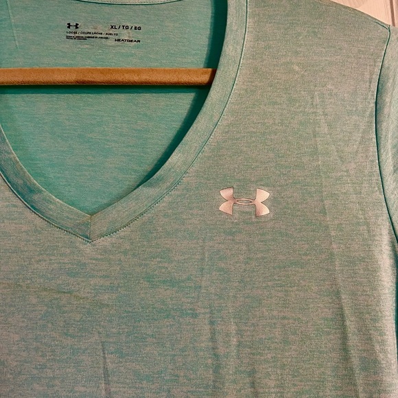 UNDER ARMOUR MINT GREEN V NECK TOP XL NEW - Picture 2 of 5